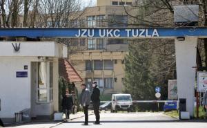 UKC Tuzla: Ranjena žena iz Gradačca i dalje je u životnoj opasnosti